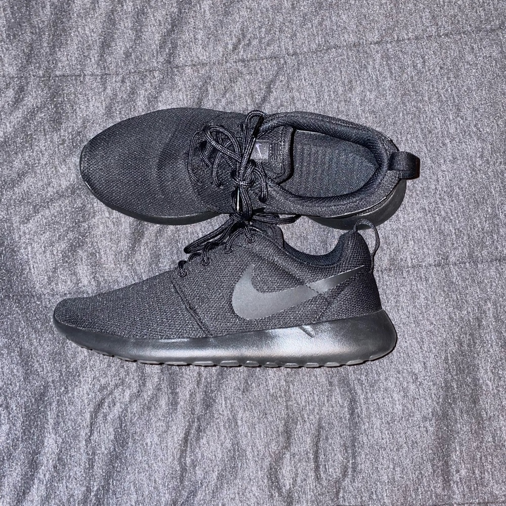 Nike Roshe shoes.